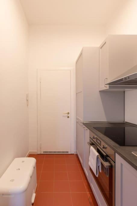 Elegante Bilocale Porta Genova - Mirable Pm Apartment มิลาน ภายนอก รูปภาพ