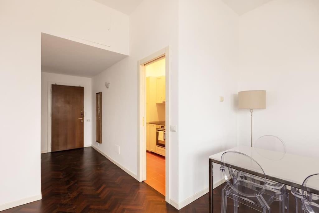 Elegante Bilocale Porta Genova - Mirable Pm Apartment มิลาน ภายนอก รูปภาพ